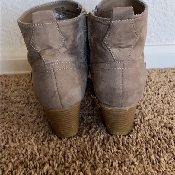 ✨HP ✨ Express Booties - Picture 2 of 5